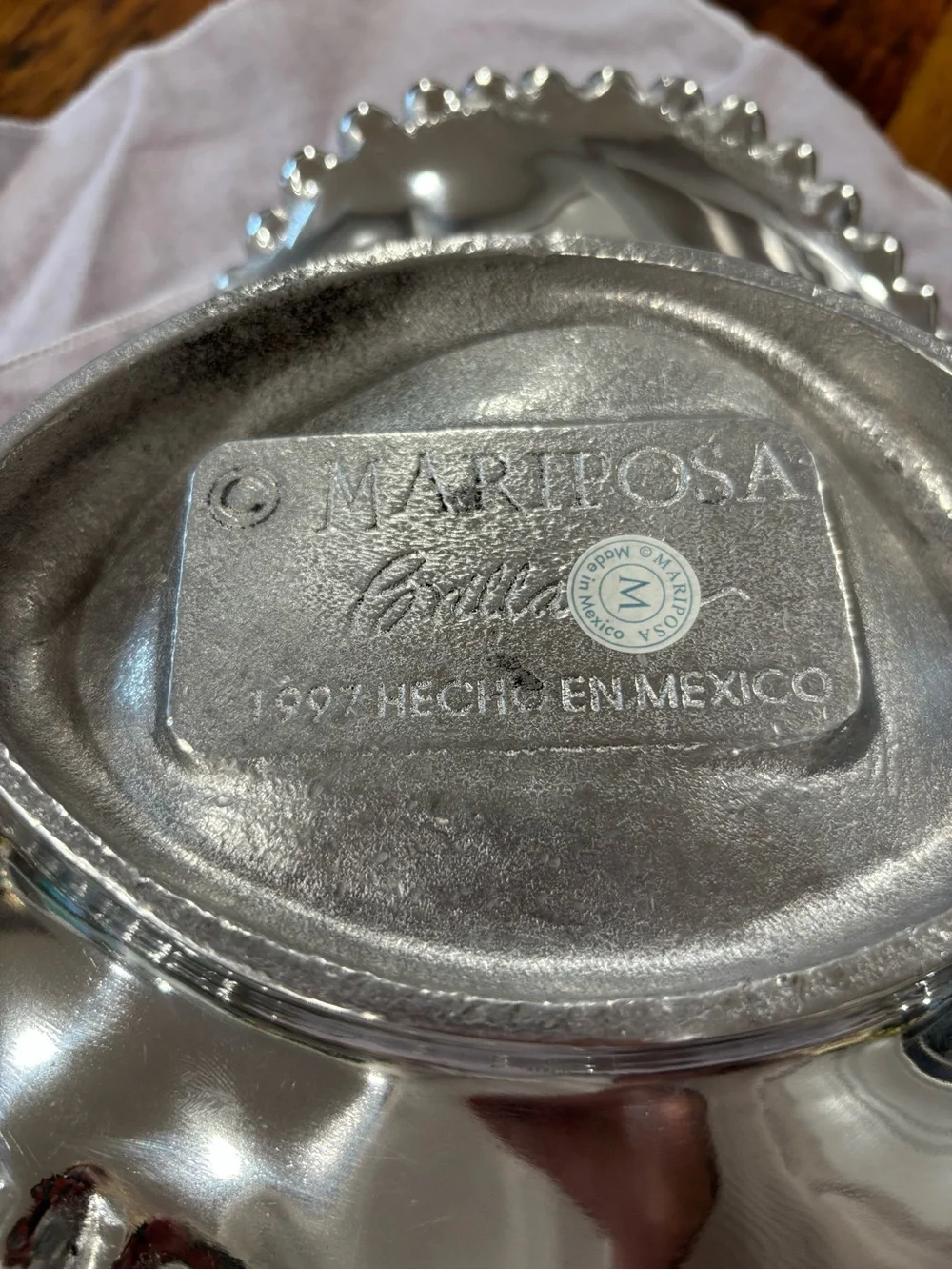 Mariposa String of Pearls Collection Small Oyster Server NIB